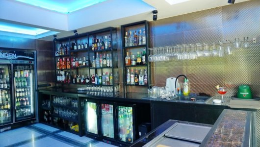 Restaurant and bar business for sale, next to the Ping River, Fa Ham